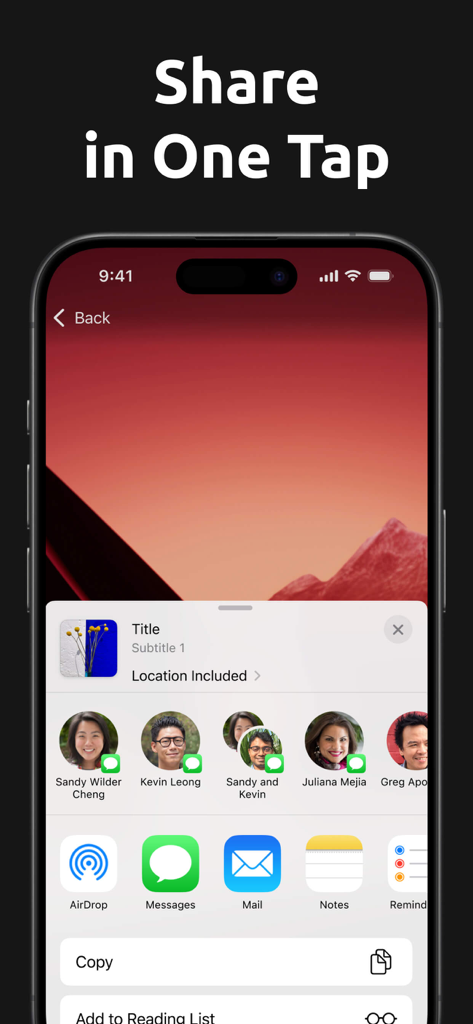 Wallpapers HD, 4K & Live - Pantalla de iPhone que muestra un fondo de pantalla horizontal rojo con el menú Compartir de iOS abierto para compartir en un solo toque