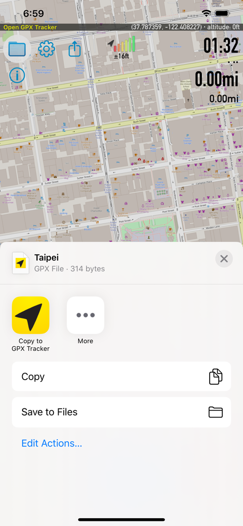Pantalla de mapa de Open GPX Tracker con un menú de compartir archivos en iOS.