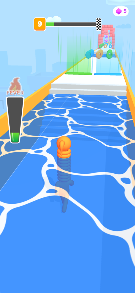 Long Neck Run - Un personnage avec un long cou orange traverse un obstacle d'eau dans le jeu mobile Long Neck Run