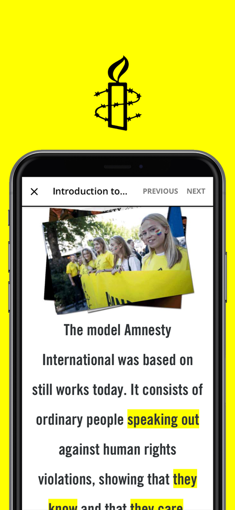 Um smartphone exibindo um curso introdutório de direitos humanos do aplicativo Academia da Anistia Internacional.