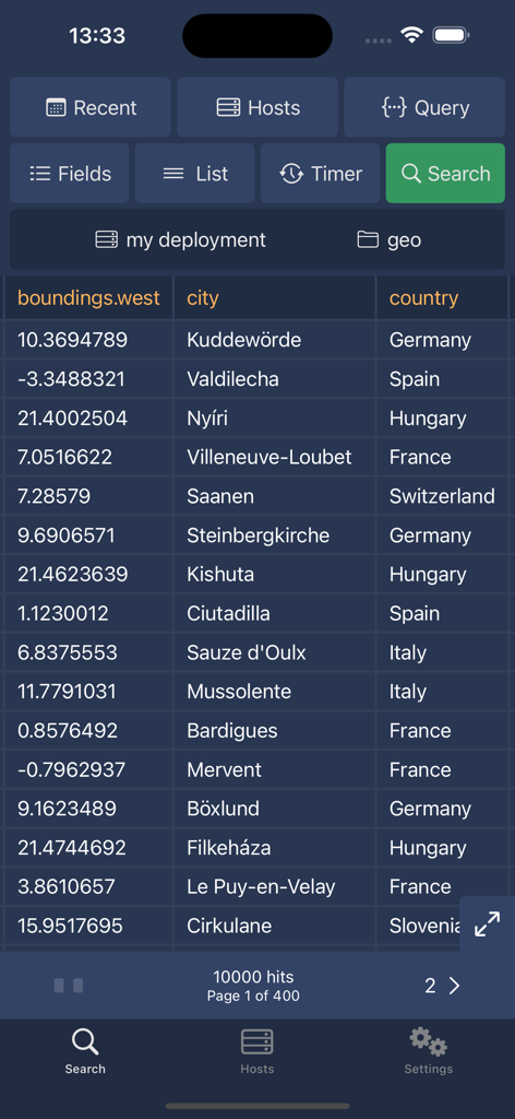 Search Opsアプリインターフェイス。都市と国のデータを含むElasticSearchデータベースからの検索結果のテーブルを表示しています。