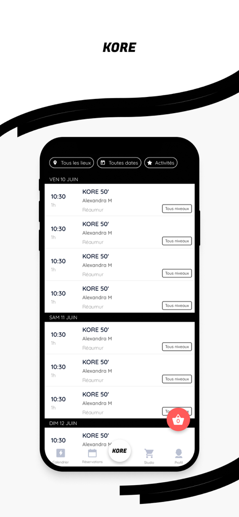 KORE STUDIOS - Interfaz móvil de la aplicación KORE STUDIOS que muestra un horario diario de clases de fitness con opciones de reserva