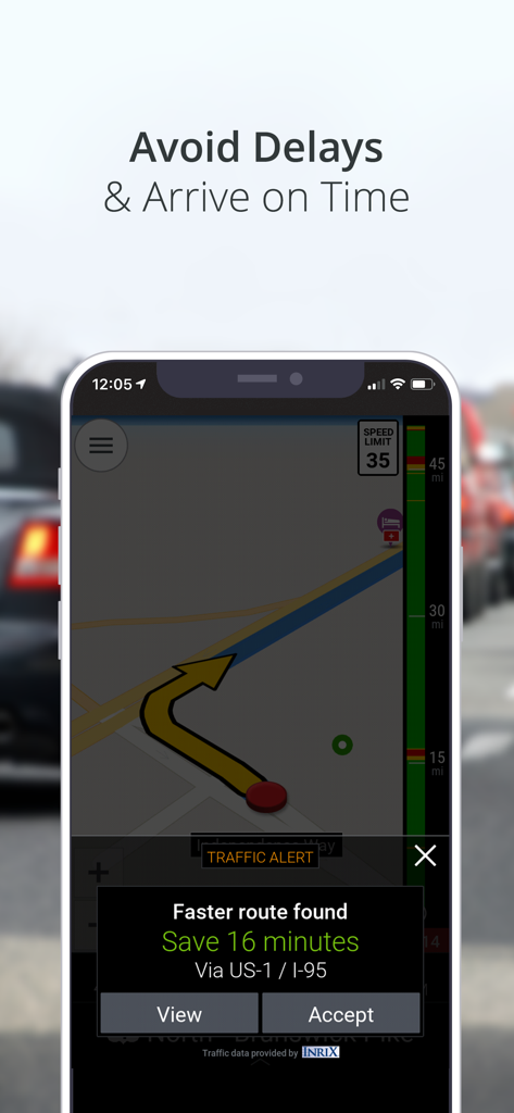 Aplicación CoPilot GPS mostrando una alerta de tráfico en tiempo real y una sugerencia de ruta más rápida