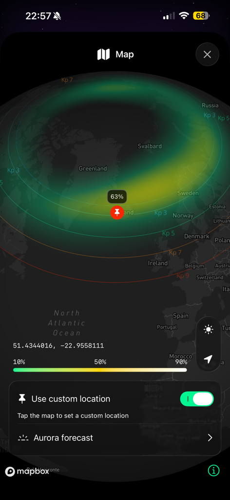 Borealis: Aurora Tracker - Mapa interactivo de la aplicación Borealis que muestra la cobertura de auroras boreales y el porcentaje de probabilidad de aurora.