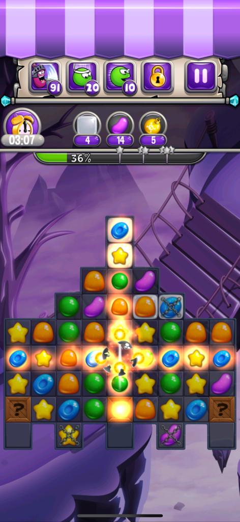 Jugabilidad del puzzle de combinar 3 de Jewel World Candy Deluxe mostrando coloridas piezas de caramelo y objetivos de misión