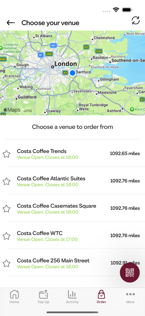 Costa Coffee Gibraltar - モバイルアプリ画面。地図と、営業時間と距離が表示されたジブラルタルのコスタコーヒー店舗リストが表示されています。