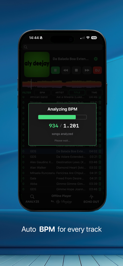 Mambo Player LITE interface showing automatic BPM analysis for music tracks