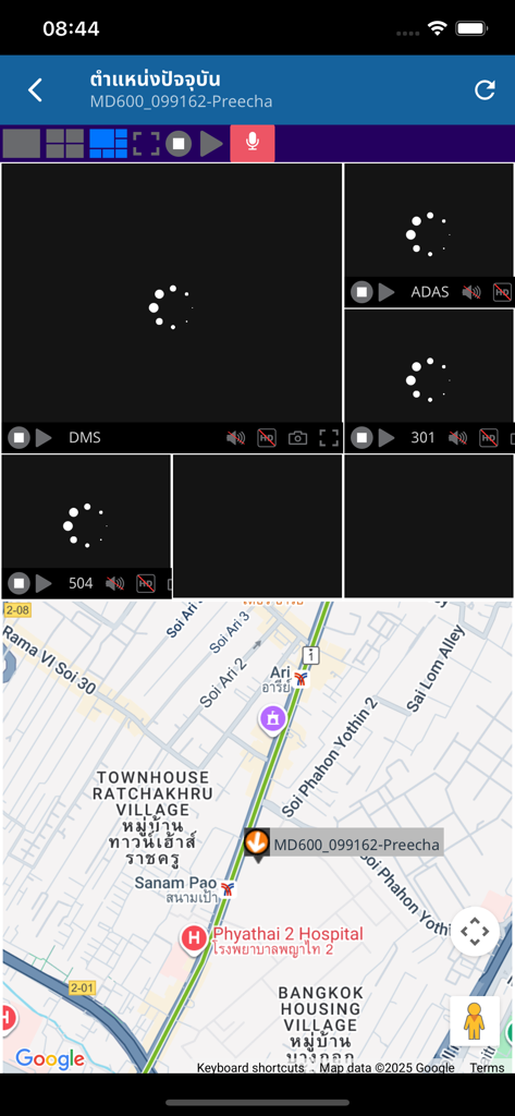 eZView+ - eZView plus App-Oberfläche, die Echtzeit-GPS-Fahrzeug-Tracking auf einer Karte und mehrere Videoüberwachungsfenster für das Flottenmanagement anzeigt