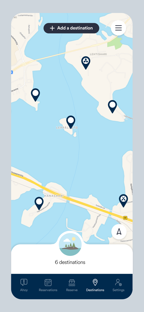 Skipperi - Vista de mapa en la aplicación Skipperi que muestra varios destinos de navegación y puertos marcados con pines.