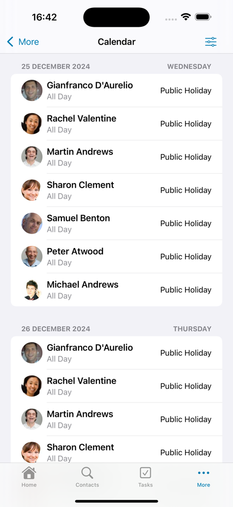 Pantalla de calendario en la aplicación móvil Cezanne HR que muestra ausencias de colegas y días festivos.
