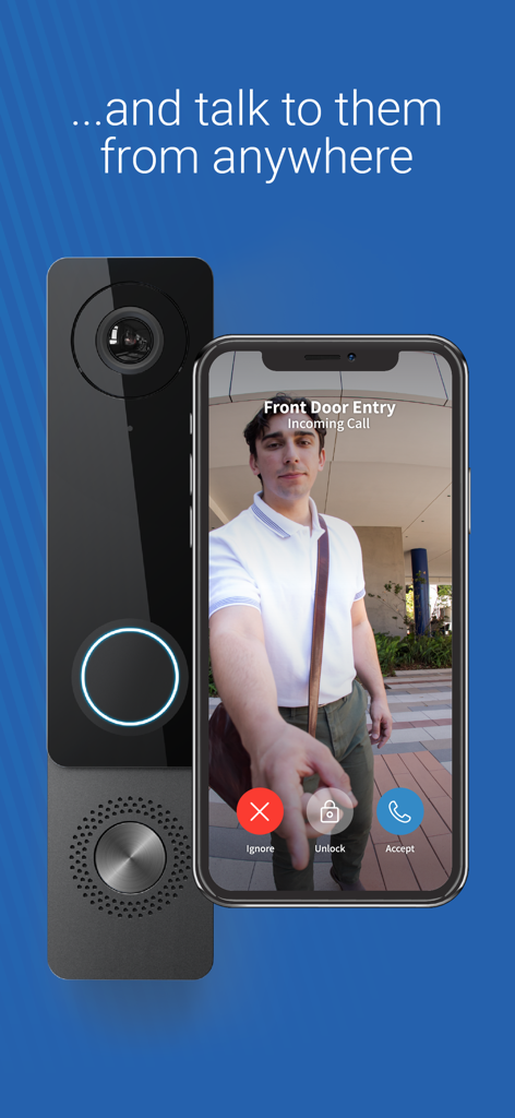 Smartphone exibindo uma chamada de vídeo porteiro do aplicativo Avigilon Alta Open com opções para ignorar ou destrancar remotamente a porta