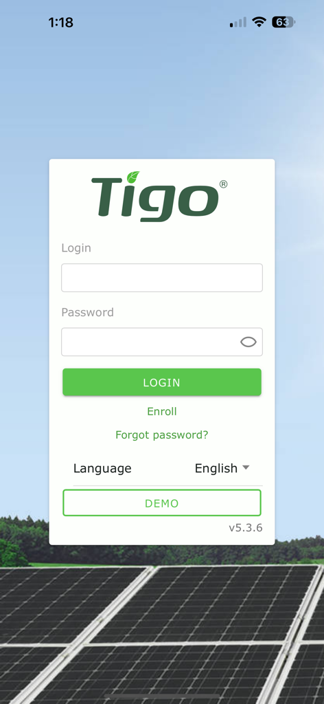 Tigo Energy Intelligence - Pantalla de inicio de sesión de la aplicación móvil Tigo Energy Intelligence con fondo de panel solar