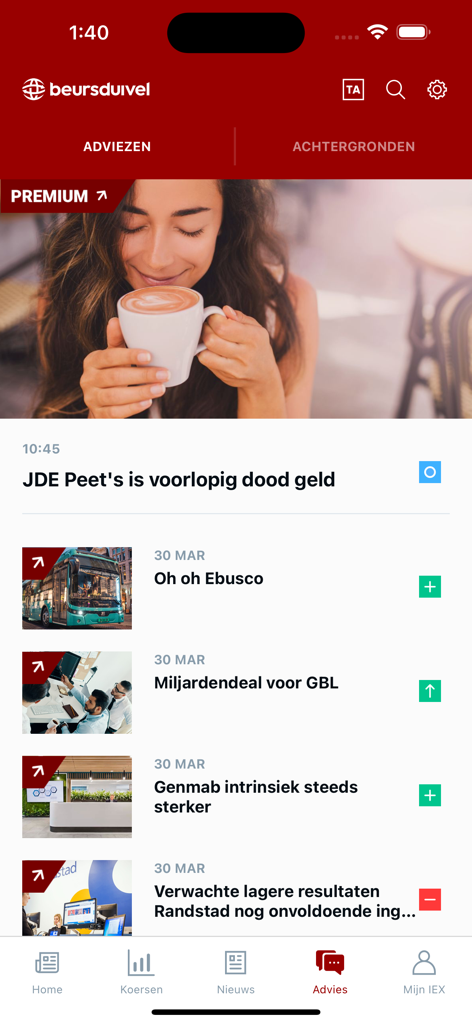Beursduivel 앱의 스크린샷으로 금융 뉴스 기사 및 주식 추천이 포함된 투자 조언 섹션이 표시됩니다.