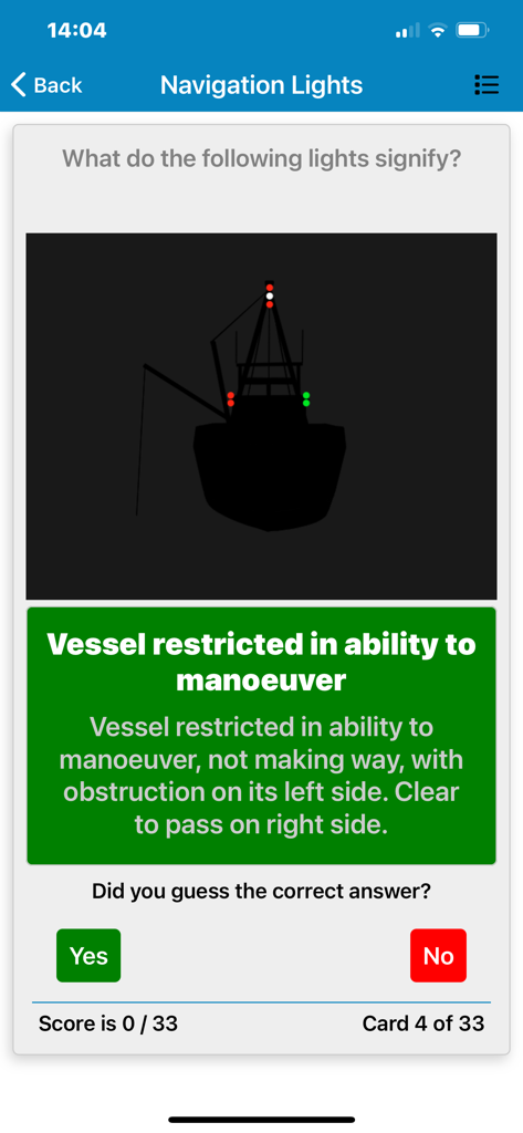 Marine Master Self Test - Una pantalla de cuestionario de luces de navegación en la aplicación Marine Master Self Test que muestra la silueta de un barco y la respuesta de identificación para un buque con capacidad de maniobra restringida.