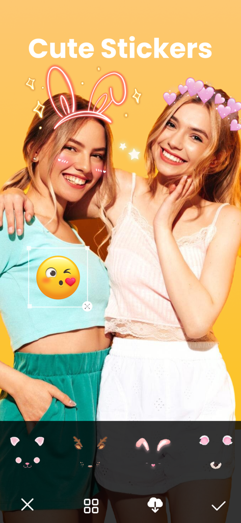 Due giovani donne che usano l'app Filtri Fotocamera per aggiungere simpatici adesivi come orecchie da coniglio e una corona a forma di cuore alla loro foto.