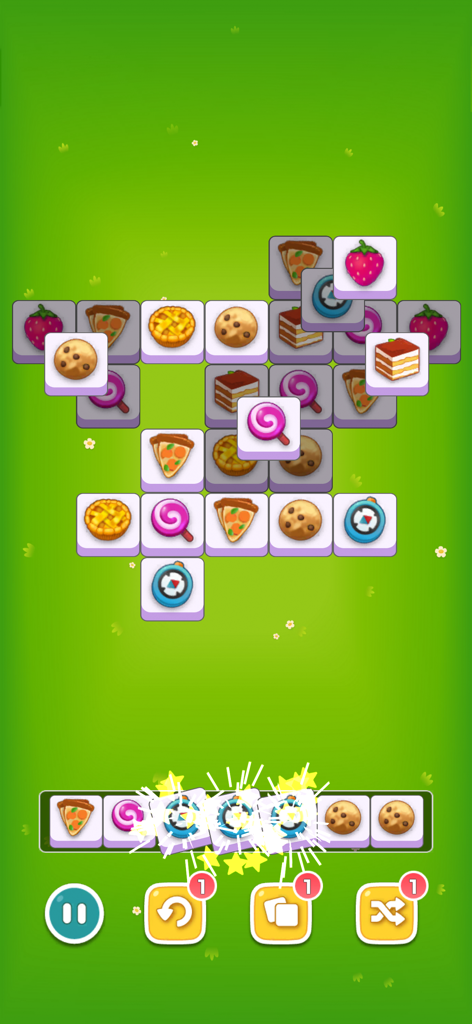 Triple Tile Puzzle- Connect 3 - Pantalla de juego móvil de Triple Tile Puzzle con fichas de frutas y comida a juego sobre un fondo verde.