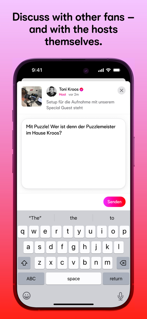 CampfireFM에서 팟캐스트 호스트와 팬 간의 커뮤니티 토론을 보여주는 모바일 앱 인터페이스.