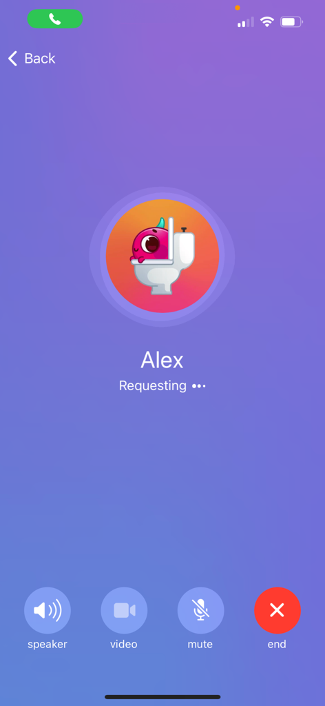 SpaceChat X - Pantalla de la aplicación SpaceChat X que muestra una solicitud de llamada saliente a un contacto llamado Alex con un avatar de personaje personalizado.