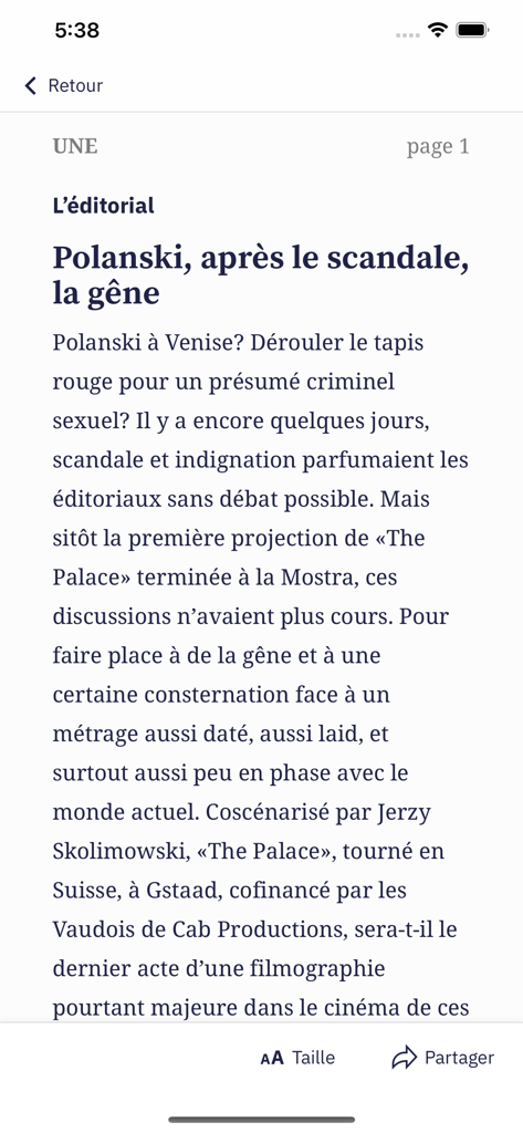 Ein französischer Nachrichtenartikel mit dem Titel Polanski apres le scandale la gene wird in der Benutzeroberfläche der mobilen App Tribune de Geneve angezeigt