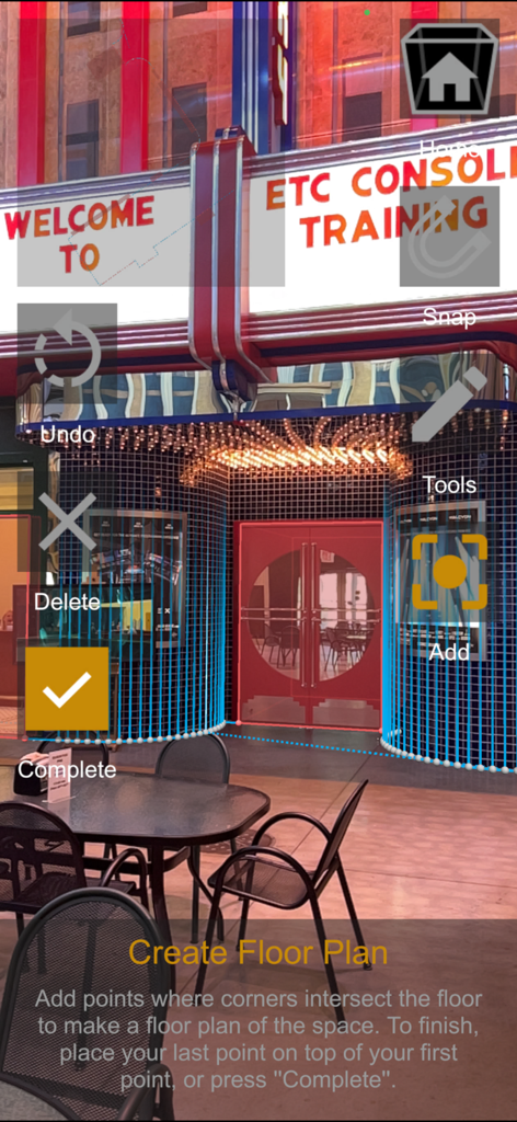 A3d Scanner 앱 인터페이스가 극장 평면도를 매핑하기 위한 증강 현실 도구를 보여줍니다.