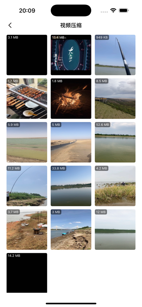 Video Compression Pro - Ein Gitter von Videovorschaubildern in der Video Compression Pro App, das Dateigrößen für die Speicherverwaltung anzeigt