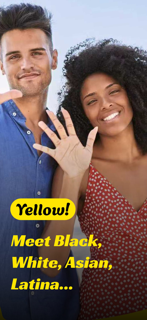 Interracial Dating - Yellow - Um casal interracial sorrindo e acenando na tela do aplicativo de namoro Yellow
