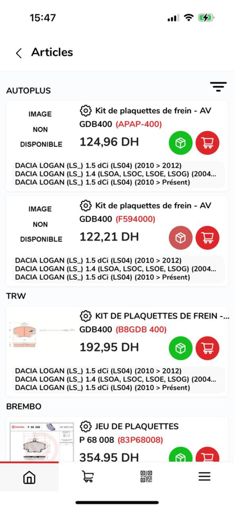 Écran de l'application mobile AutoPlus montrant une liste de kits de plaquettes de frein pour Dacia Logan avec les prix et les options de marque comme TRW et Brembo.