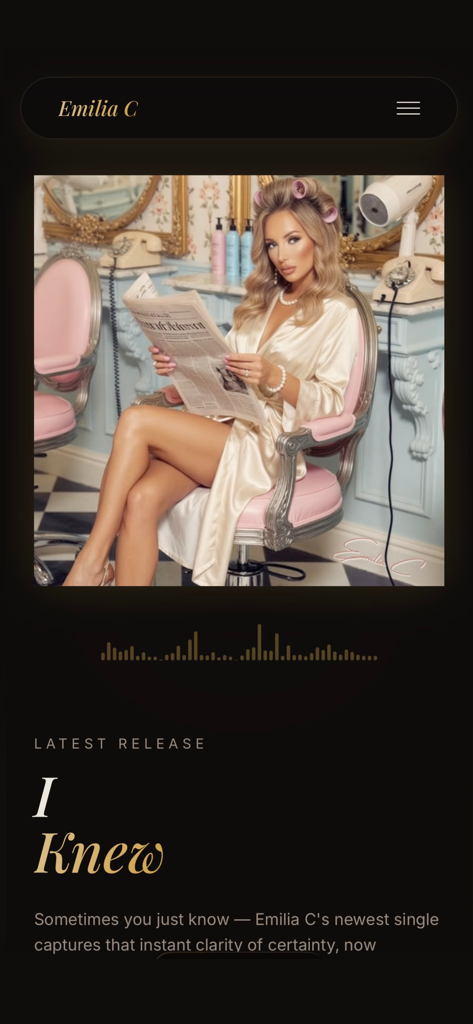 Emilia C - Pantalla de la app móvil de Emilia C mostrando el último lanzamiento musical I Knew con una foto de la artista con estética de salón vintage