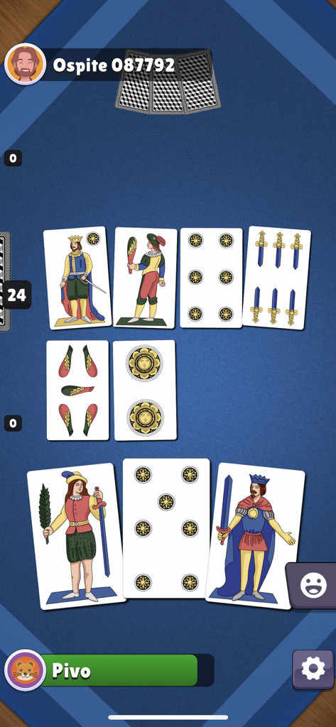 Una partita digitale del gioco di carte italiano Scopa con carte tradizionali su un tavolo blu