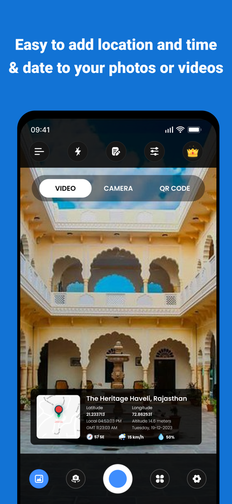 Interfaz de la aplicación GPS Map Camera mostrando una foto con geotag con coordenadas de mapa y detalles de marca de tiempo
