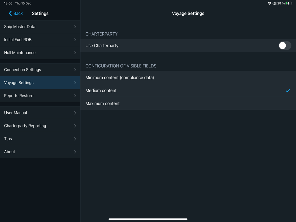 Wartsila SmartLog App Bildschirm für Reiseeinstellungen, der Konfigurationsoptionen für Charterparty und die Sichtbarkeit von Berichtsfeldern anzeigt