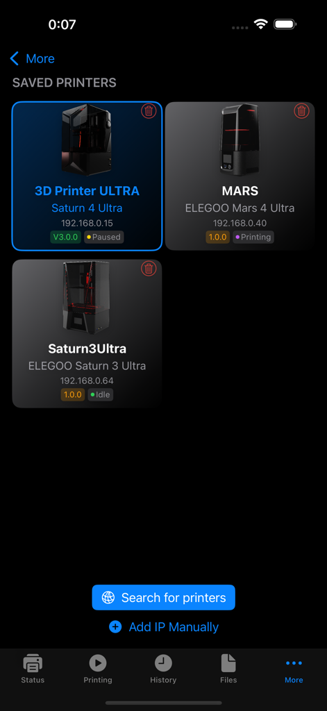 Resin Control - Lista de impresoras 3D de resina guardadas en la aplicación Resin Control mostrando estados como imprimiendo y en pausa.