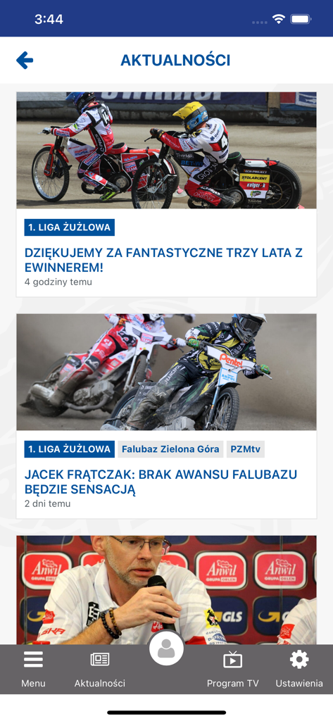 News feed screen showing speedway racing articles in the Polski Zuzel app