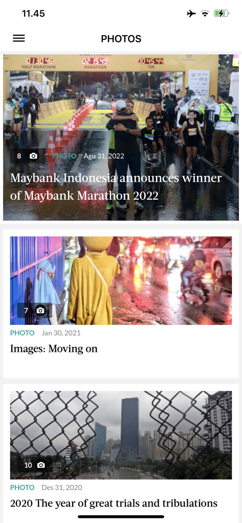 Uno screenshot della sezione Foto nell'app The Jakarta Post con una galleria di notizie attraverso la fotografia.