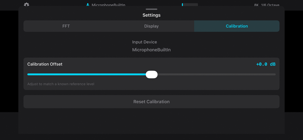 Pantalla de configuración de calibración en el Analizador de Audio FFT de Espectro mostrando el control deslizante de ajuste de desplazamiento del micrófono