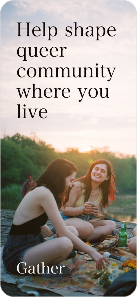 Gather - Dos personas riendo y disfrutando de un picnic al aire libre que representa a la comunidad queer en la aplicación Gather