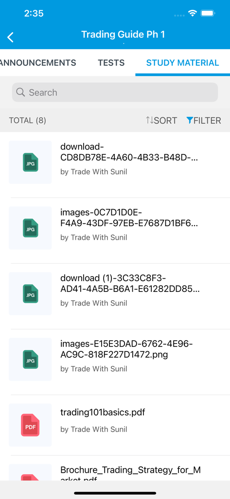 TRADE WITH SUNIL - Interface de l'application Trade with Sunil montrant une liste de matériels d'étude de trading téléchargeables et de ressources PDF.