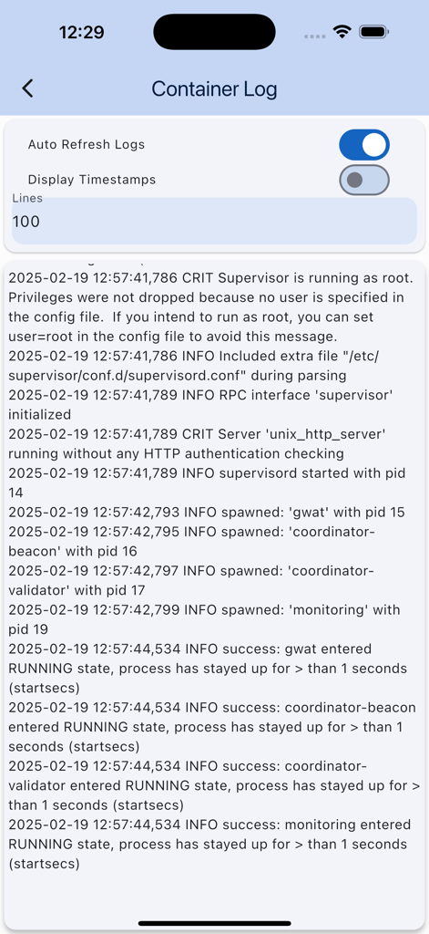 Portainer - Tela móvel exibindo logs de contêiner em tempo real com configurações de atualização e carimbo de data/hora