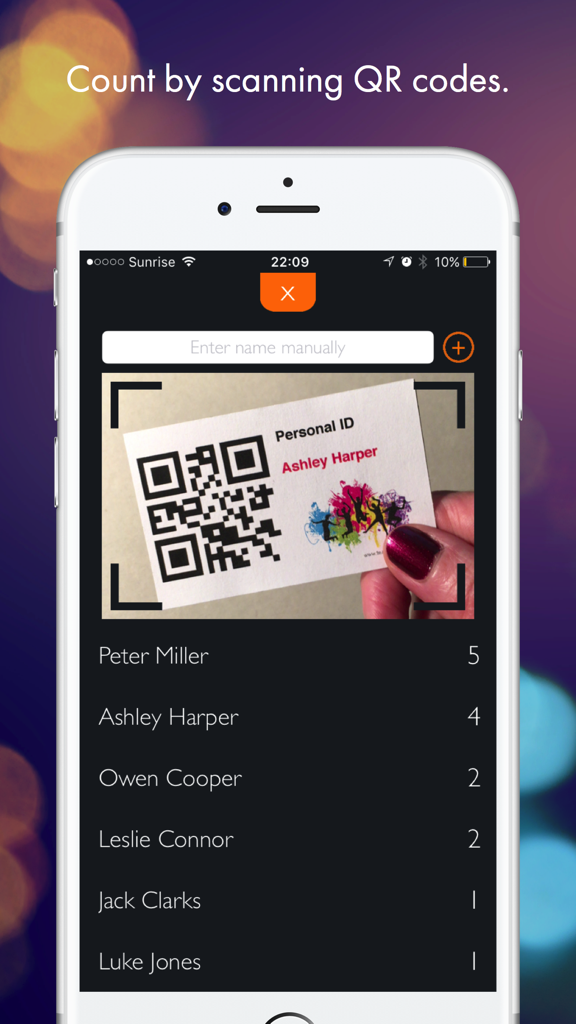 QR Counter - Interfaz de la aplicación QR Counter escaneando una tarjeta de identificación de estudiante para registrar asistencia y puntos