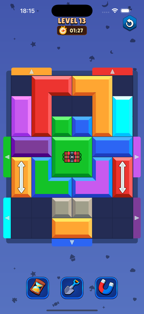 Color Block Jam Games - Jugabilidad de Color Block Jam Games mostrando una cuadrícula de coloridos bloques de puzzle con flechas e iconos de potenciadores en una interfaz de iOS.