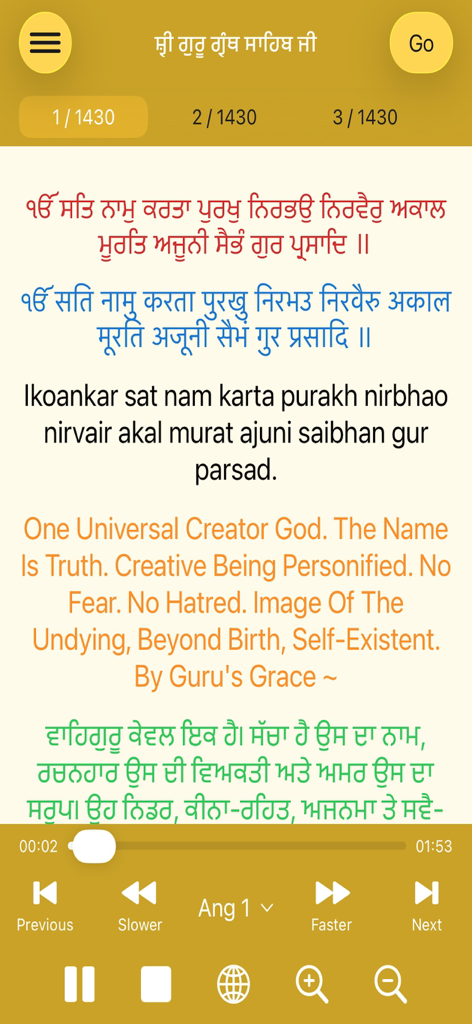 Sri Guru Granth Sahib Ji - Interface do aplicativo Sri Guru Granth Sahib Ji mostrando o texto do Mool Mantar com escrita Gurmukhi, transliteração e tradução para o inglês.