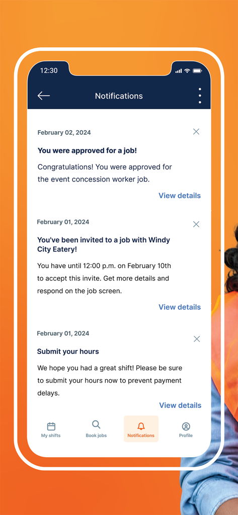 Bildschirm der mobilen App, der Benachrichtigungen für die Jobzustimmung und Einladungen anzeigt