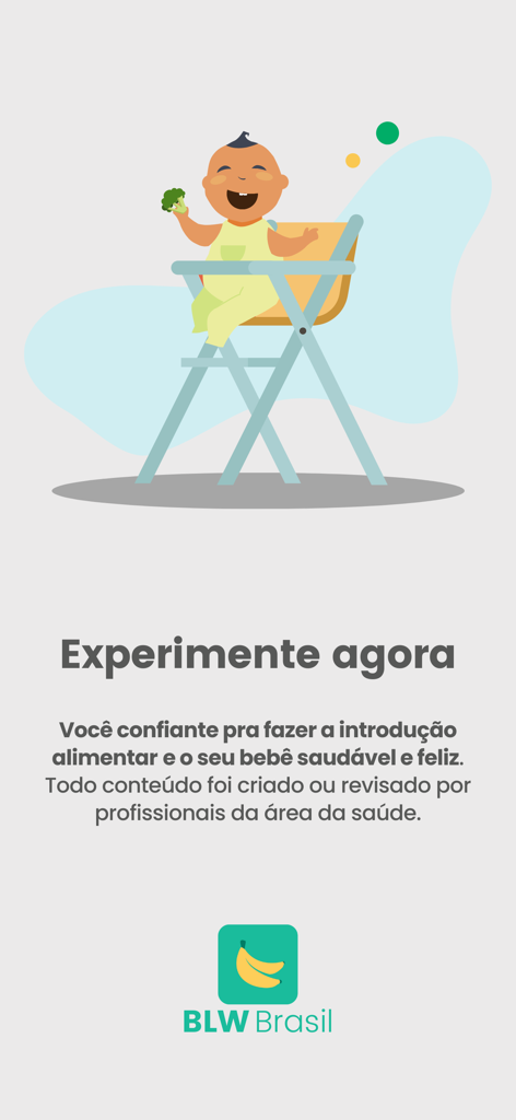 Un bébé souriant assis dans une chaise haute tenant un brocoli sur l'écran de l'application BLW Brasil