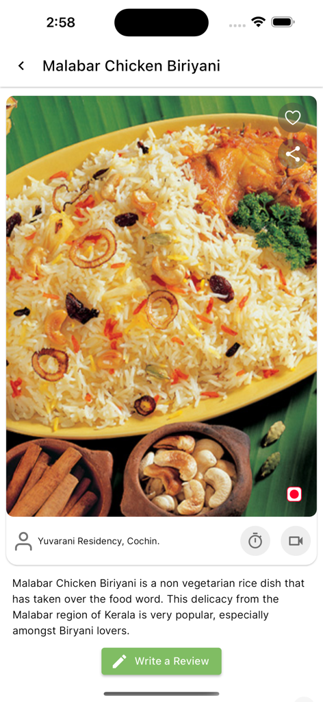 ケララ観光アプリのページで、マラバーチキンビリヤニに説明とレビューボタンが表示されます。