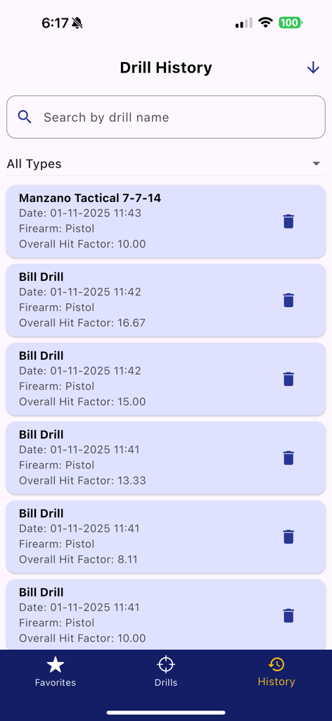 Una lista de ejercicios de entrenamiento de armas de fuego completados con fechas y factores de impacto en el historial de la aplicación AimBot.