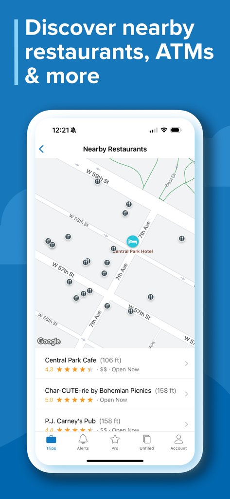 TripIt: Travel Planner - Uma interface móvel do aplicativo TripIt exibindo um mapa com marcadores para restaurantes próximos e uma lista de opções gastronômicas locais com avaliações.