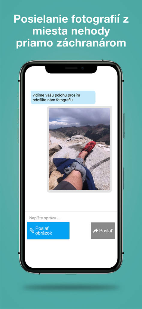 Interfaz de chat de la app de rescate de montaña mostrando a un excursionista enviando una foto de una lesión a los servicios de emergencia.