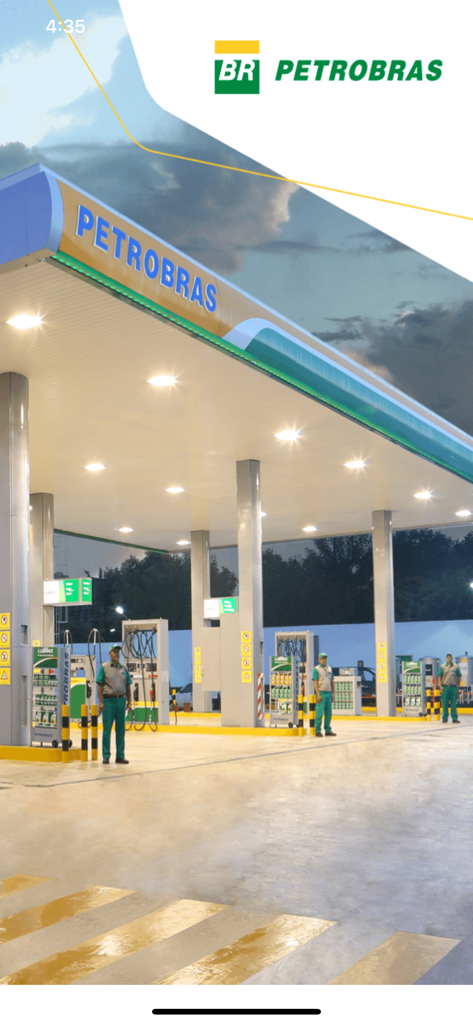 Localizador Petrobras - A well-lit Petrobras gas station at night in Paraguay with attendants