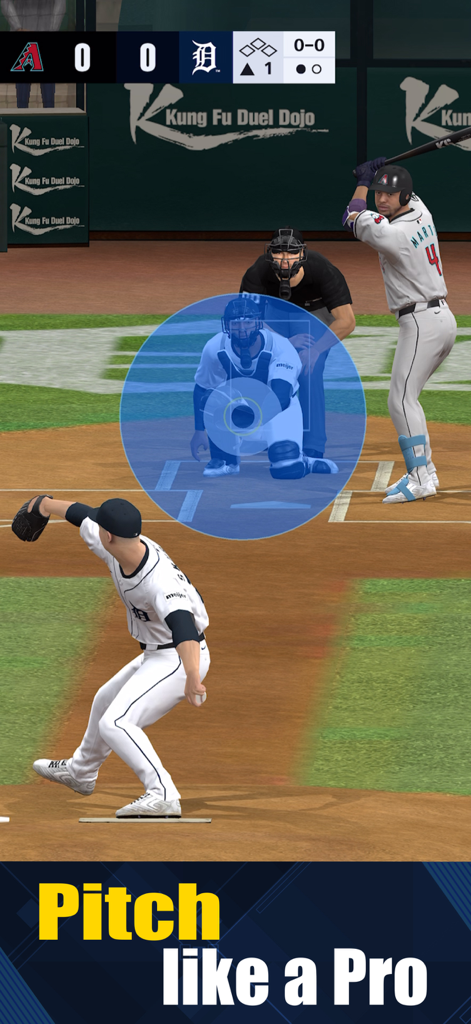 Captura de pantalla de un juego de béisbol realista para móvil que muestra un lanzador en el montículo enfrentándose a un bateador con una superposición de objetivo en la zona de strike