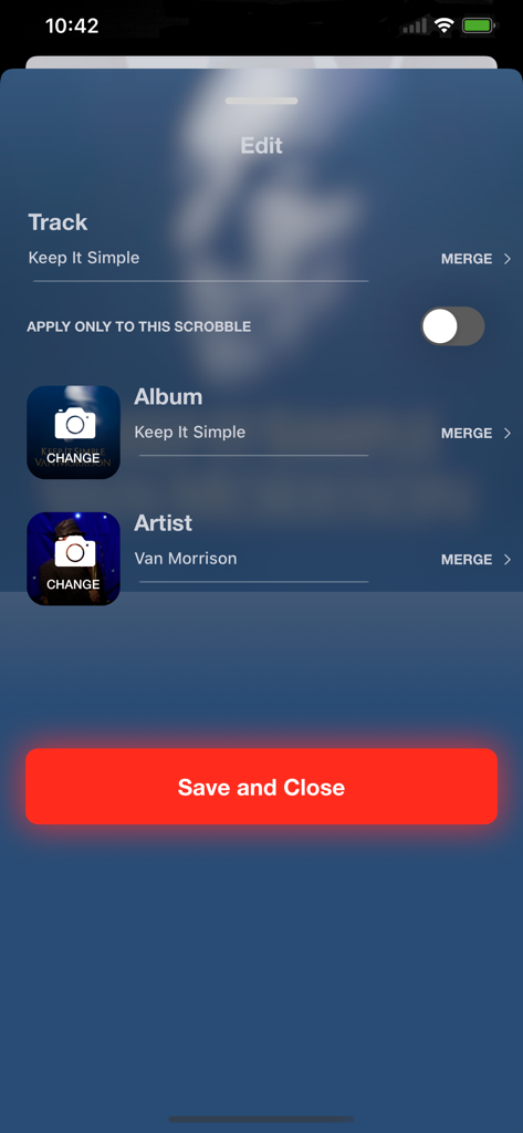Captura de pantalla de la pantalla Editar en la aplicación Trax Scrobbler que muestra los campos de metadatos de pista, álbum y artista con opciones de fusión